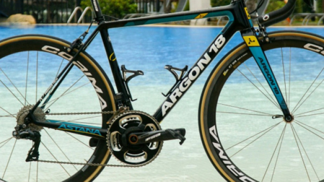 La bicicletta Argon 18 usata dai corridori della Astana