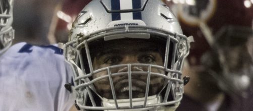 Ezekiel Elliott is one of three running backs that was selected to the NFC Pro Bowl roster. [image source: Kieth Allison- Wikipedia]