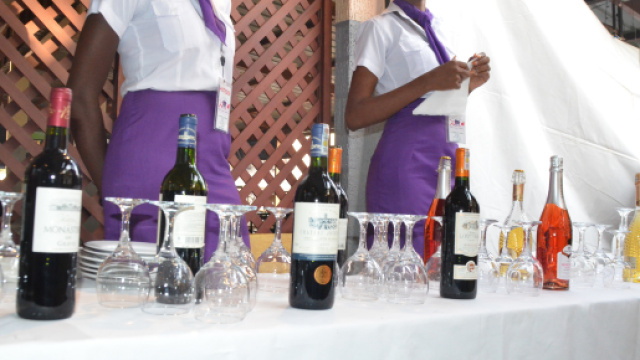 D&eacute;gustation de vin &agrave; la cave du chef (c) Mathieu Youbi