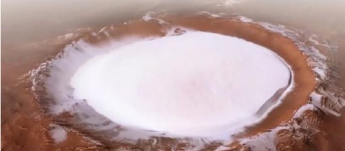Stunning video shows the ice crater on Mars. [Image source/modern fashion YouTube video]