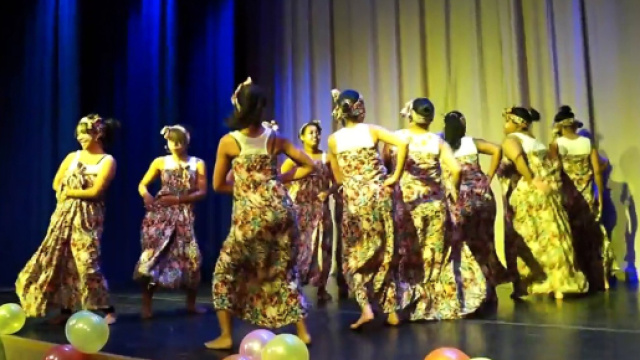 danse traditionnelle Malgache"Mgodro" Moscow 2016 - video dailymotion - dailymotion.com