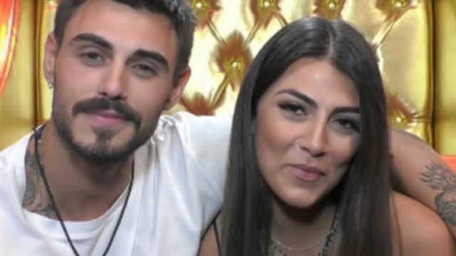 Francesco Monte e Giulia Salemi pazzi d'amore dopo il GF: selfie a letto e baci a volont&agrave;.