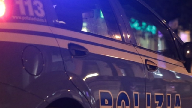 Volante della polizia durante la serata dei controlli