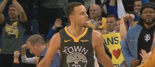 Stephen Curry scored the game-winning layup for the Warriors on Sunday (Dec. 23). [Image via NBA/YouTube screencap]