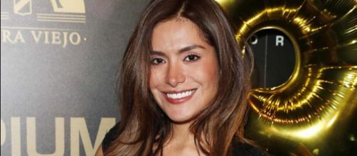 Miriam Saavedra posando en un evento - sensuelle.es