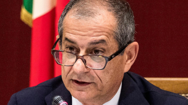 Bagarre in Commissione Bilancio: Tria sbotta contro il Pd, Marattin e Donno sfiorano lo scontro fisico