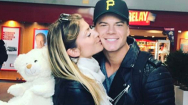 PHOTO Adrien (Les Princes de L'Amour) pose compl&egrave;tement nu, sa ... - voici.fr