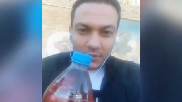 Tunisia, giornalista si da fuoco dopo un video: deceduto