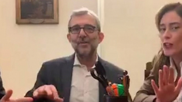 Boschi sfotte il Movimento 5 stelle