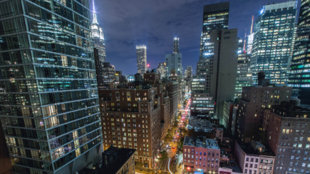 La lunga notte a New York, paura ed ansia per molti americani