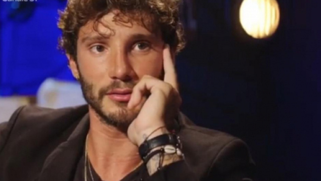 Stefano De Martino in love: la nuova fiamma sarebbe la modella Chiara Scelsi.