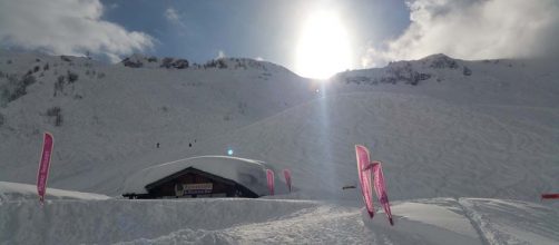 A 12-year-old boy survived being buried under the snow for 40 minutes after an avalanche in the French Alps. [Image Pixabay]