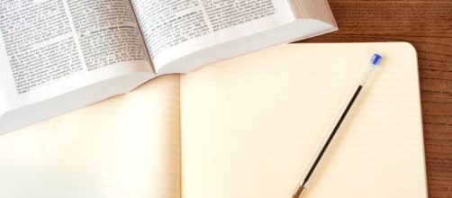 Finals can make or break your grade in college classes. [Image Source: CQF-avocat from Pixabay]