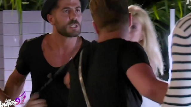 Pourtant tr&egrave;s proches dans Les Vacances Des Anges 3, il semblerait bien que les deux hommes se soient disput&eacute;s &agrave; l'ext&eacute;rieur.