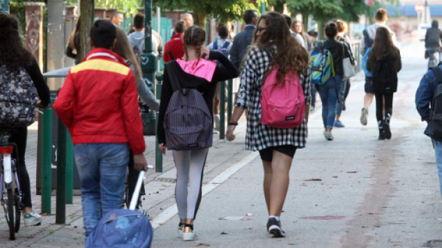 Udine, docente sospeso dal giudice: avrebbe molestato 11 allieve minorenni | corriere.it
