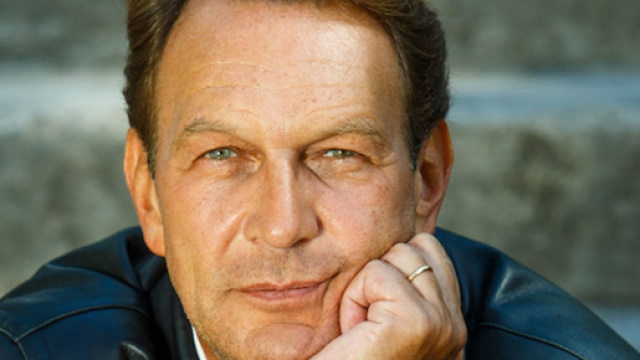 Anticipazioni Un posto al sole prossima settimana: il destino del tycoon e di Mariella