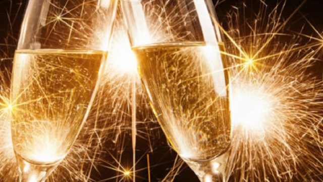 Frasi di buon anno e dediche da inviare con i social simpatiche e stravaganti
