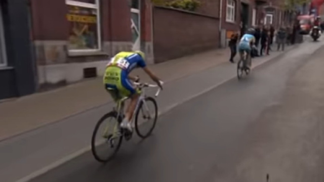 Vincenzo Nibali superato da Iglinskiy all'ultimo chilometro della Liegi 2012