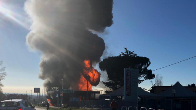 Rieti, esplosione in un distributore: due morti e 18 feriti, sei ... - mediaset.it
