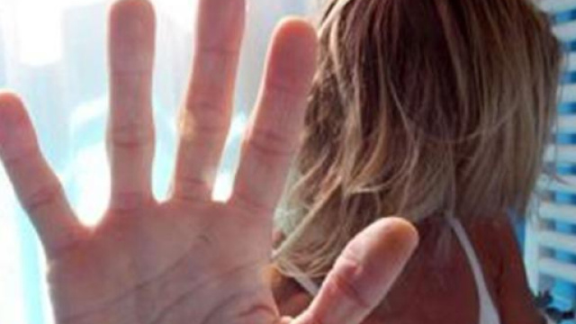 Roma, sudamericano aggredisce con il coltello la convivente: arrestato