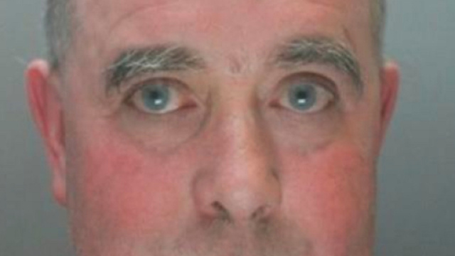 iolenta due bambini mentre piangono, poi fa sesso col cane e li costringe a guardare - Fanpage.it