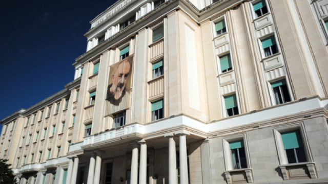 San Giovanni Rotondo, infermiere violenta paziente.