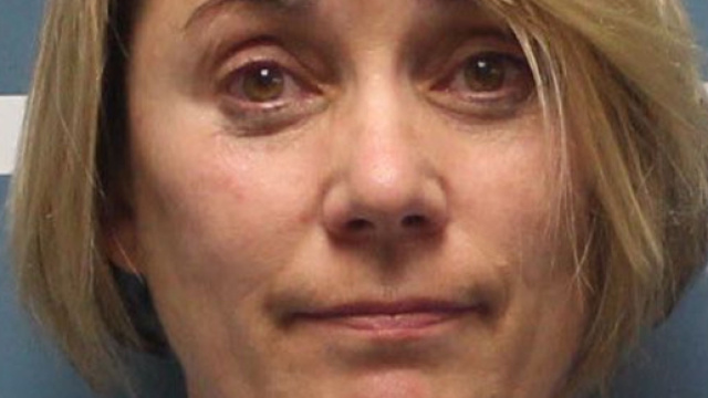 Usa, professoressa taglia i capelli con forza ad uno studente: arrestata