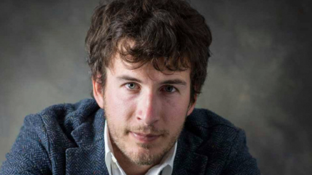 Diego Fusaro si schiera con i gilet gialli contro Macron