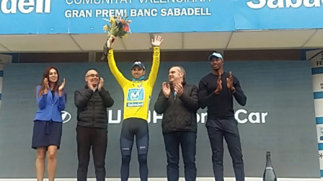 Alejandro Valverde premiato con la maglia di leader