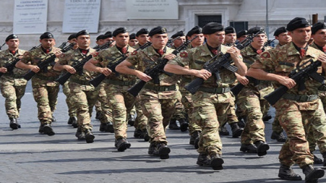 Il leader della Lega Salvini propone di reintrodurre la leva obbligatoria per italiani e stranieri residenti in Italia