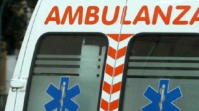 Ambulanza in azione per prestare i soccorsi