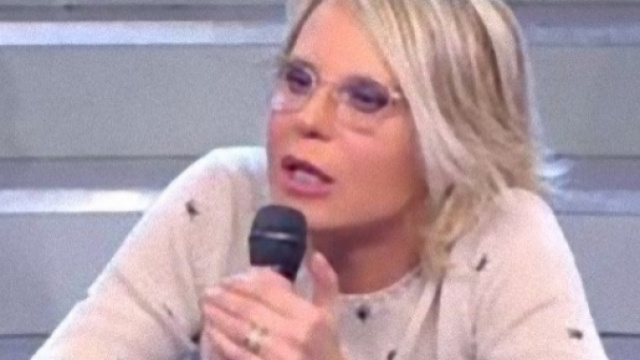 Amici: Maria De Filippi s'infuria con 2 allievi.