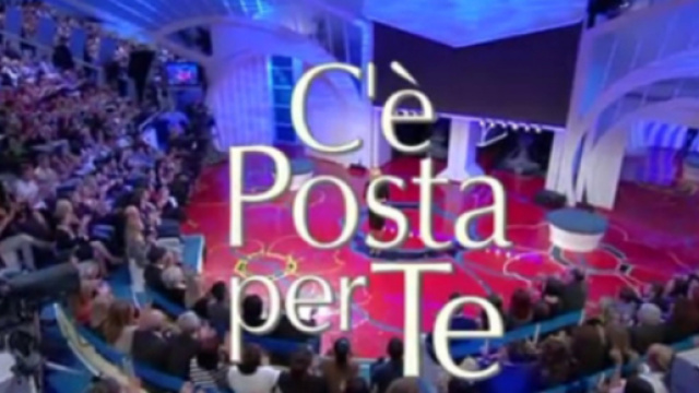 C'&egrave; Posta per Te approda a Messina: avvistato il postino