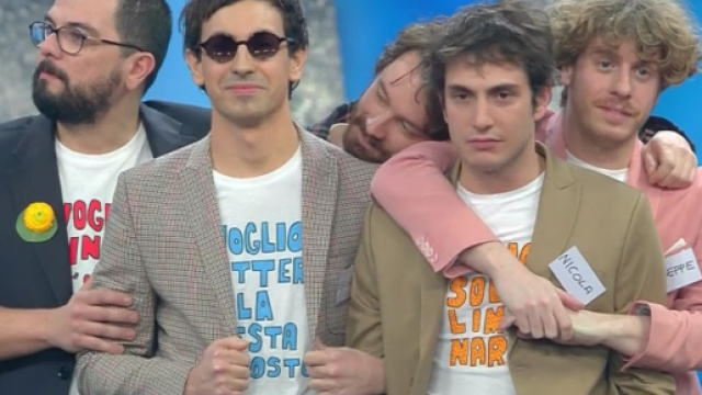 I ragazzi del gruppo Lo Stato Sociale