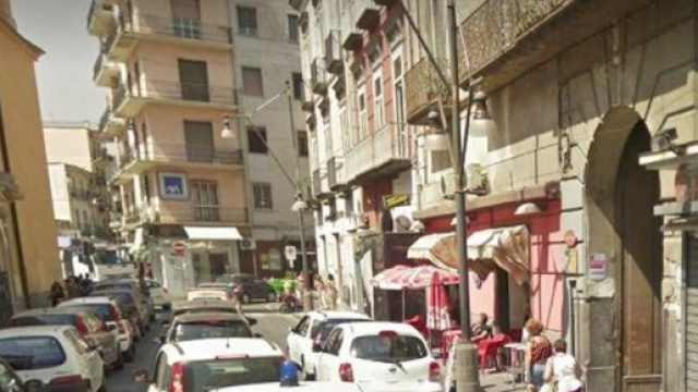 Rapina nel Napoletano, gioielliere uccide un malvivente - La Stampa - lastampa.it