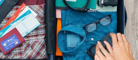 10 cosas que no deben faltar en tu equipaje de mano durante tus vacaciones