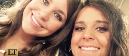 Jinger Duggar receives a baby present. - Entertainment Tonight / YouTube screencap]