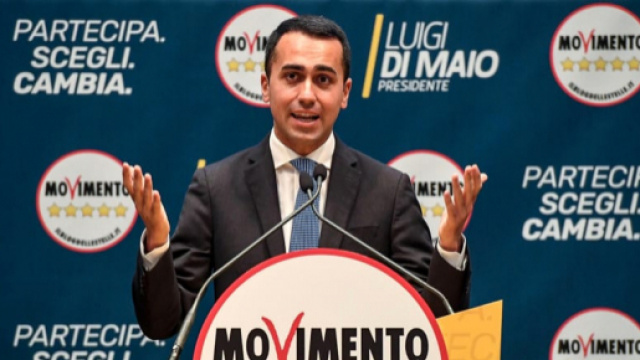 A meno di un mese dalle Elezioni Politiche, un caso spinoso scuote il M5S