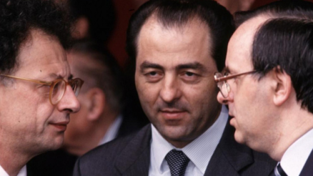 "Mani pulite" vs "Rimborsopoli", Renzi distante dalla realt&agrave;