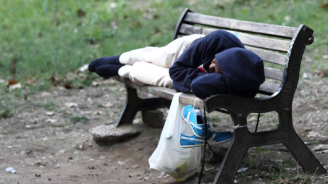 Roma, violentata a Villa Borghese: caccia a un ventenne - Corriere.it - corriere.it