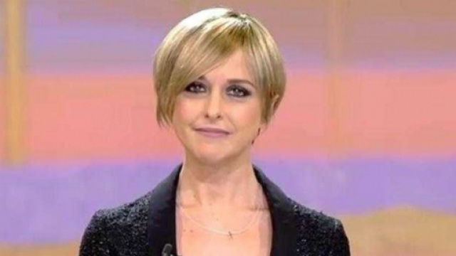 Secondo il giornalista di Libero la collega &egrave; una &lsquo;pessima giornalista&rsquo; con la &lsquo;faccia tosta&rsquo; che con il cancro ha avuto un &lsquo;formidabile cul*&rsquo;.