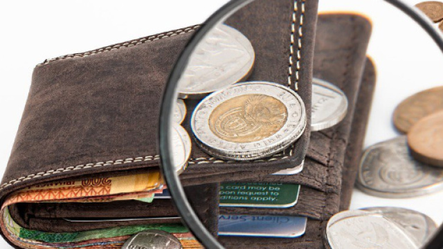 Stipendi di insegnanti e bidelli e cifre di aumento al netto delle tasse