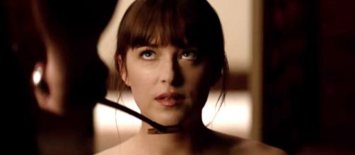 Qual signo voc&ecirc; domina e a qual se submete? Descubra. Cena do filme '50 Tons de Cinza'. Foto: Reprodu&ccedil;&atilde;o/Universal Pictures.