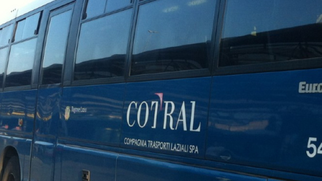 autobus cotral di una linea extraurban