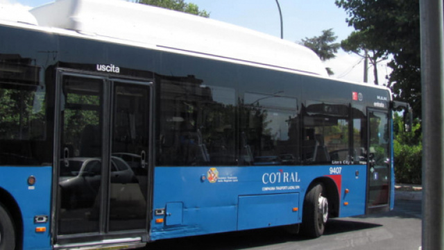 Corcolle, vandali sul bus Cotral: sedili dati alle fiamme - romatoday.it