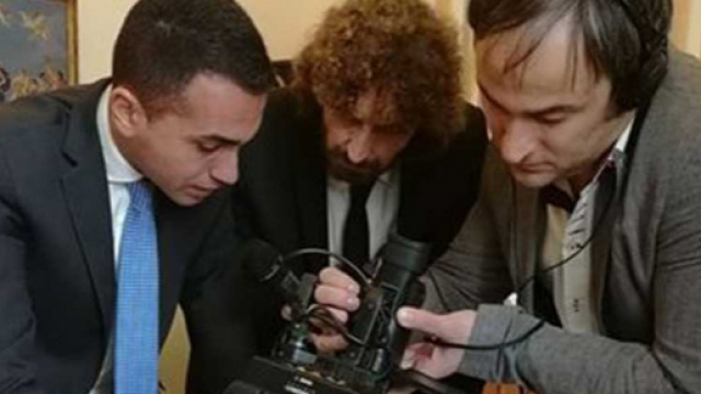 Luigi Di Maio verifica i suoi rimborsi con Filippo Roma de Le Iene