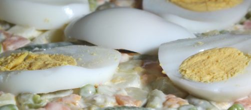 Potato egg salad is a great spring meal. (Image via Userbit/Pixabay).