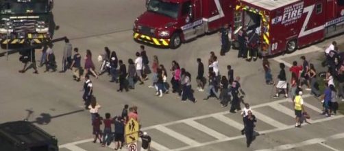 Tiroteo en una escuela estadounidense, deja al menos 17 fallecidos
