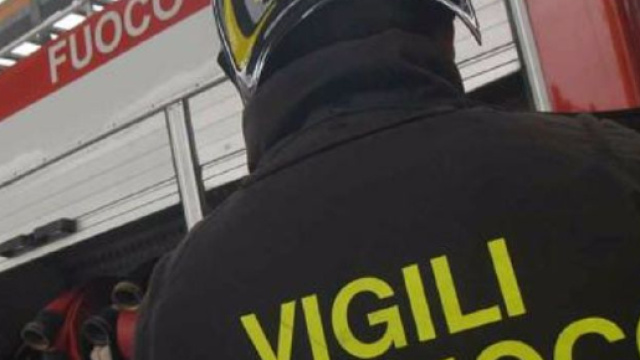 Calabria, treno, carico di studenti, in fiamme