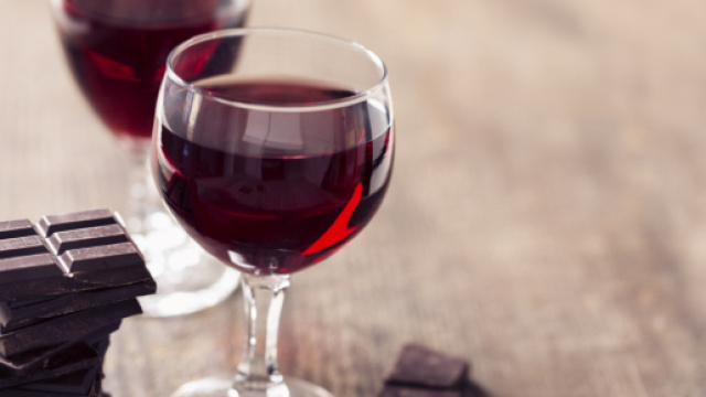 cioccolato e vino la combinazione vincente per mantenersi in salute